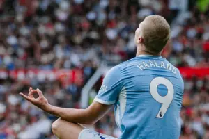 INGLÊS: City vence o dérbi de Manchester com gol de Haaland