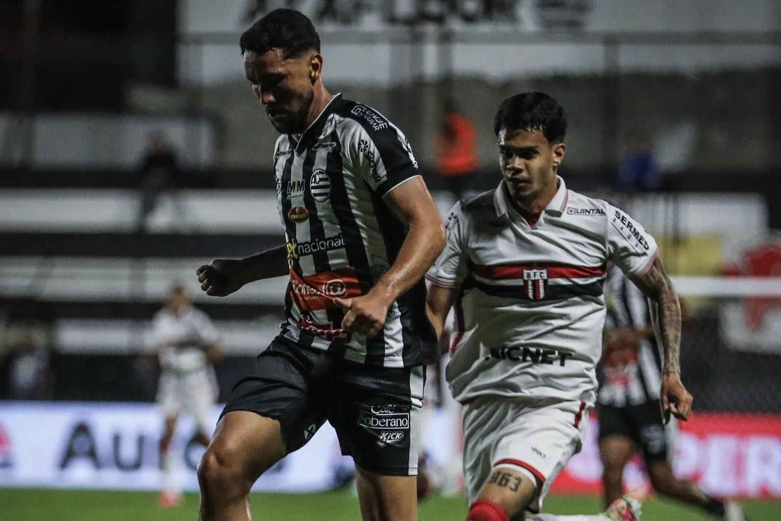 Athletic-MG esbarra em Victor Souza, empata com o Botafogo-SP e vai a 41 pontos (Foto: Divulgação)