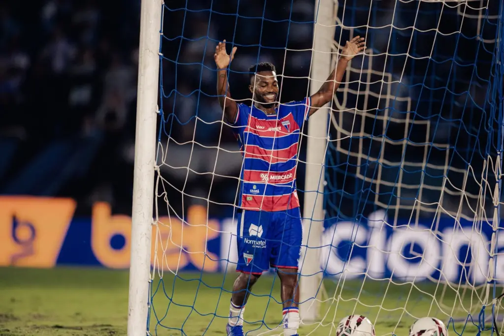 Londrina 1 x 2 Fortaleza - Leão aproveita e sobe na tabela 3 O Fortaleza venceu o Londrina por 2 a 1 na noite deste domingo (Foto: Alexandre Henrique/FEC)