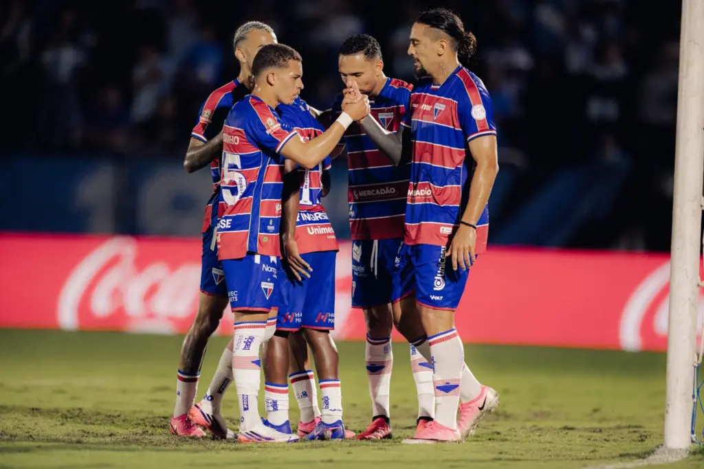 Londrina 1 x 2 Fortaleza - Leão aproveita e sobe na tabela 2 O Fortaleza venceu o Londrina por 2 a 1 na noite deste domingo (Foto: Alexandre Henrique/FEC)