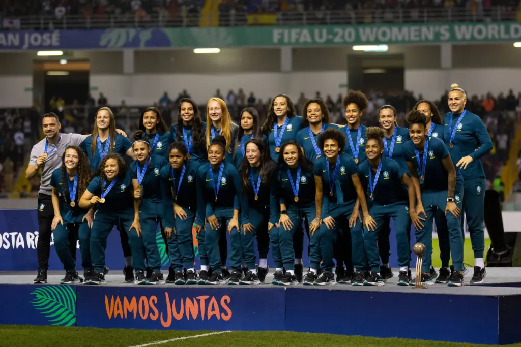 Brasil chega à Polônia para Copa do Mundo Feminina Sub-20 em busca de título inédito