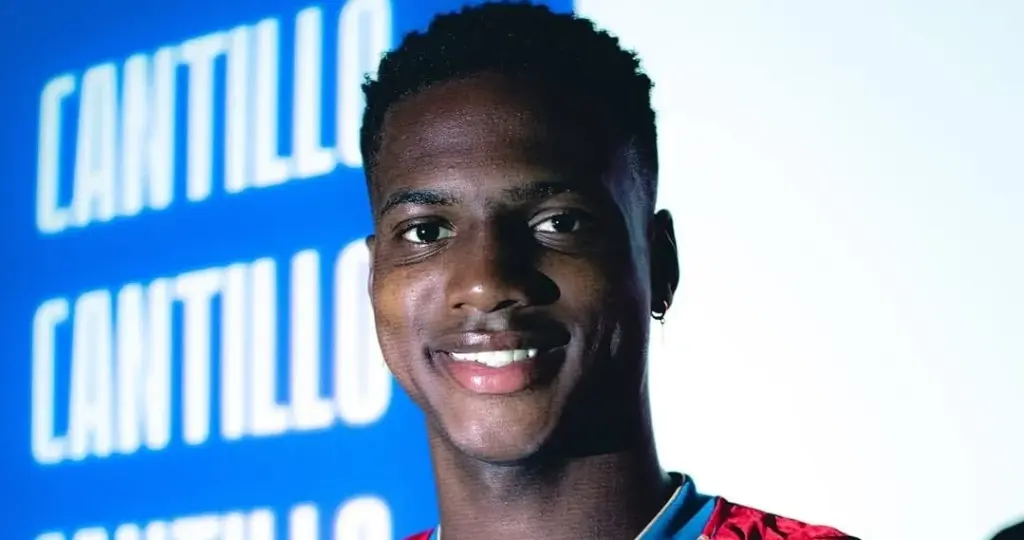 Fortaleza oficializa a contratação de atacante colombiano