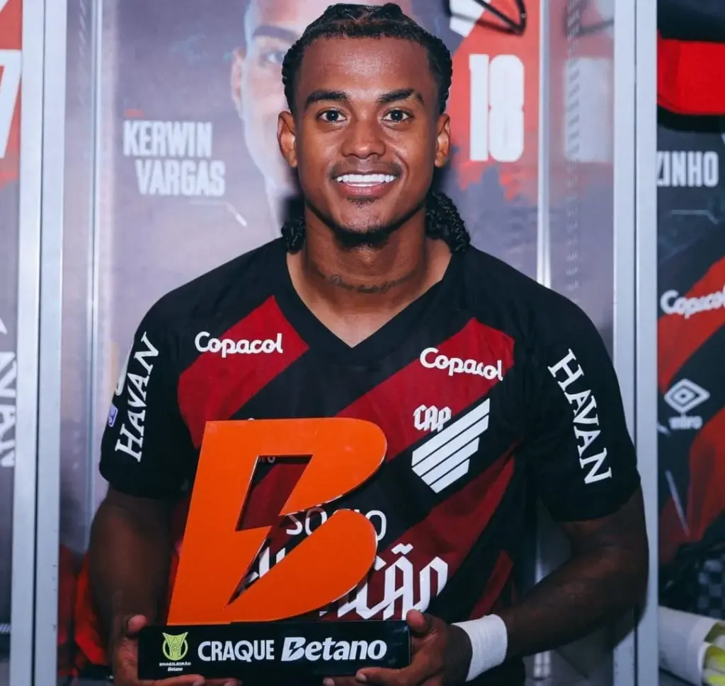 Com Kerwin Vargas e Dantas, Athletico-PR interrompe boa fase do Bahia 2 KERWIN VARGAS