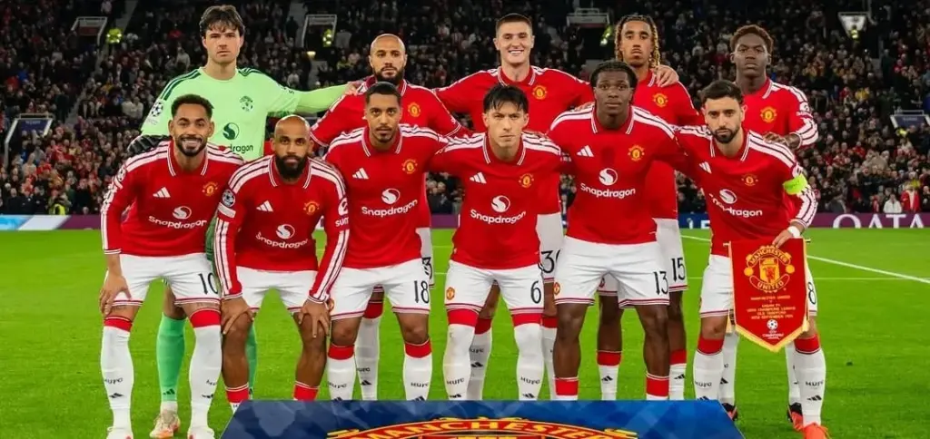 United retorna à Champions com gol brasileiro e surra em estreante