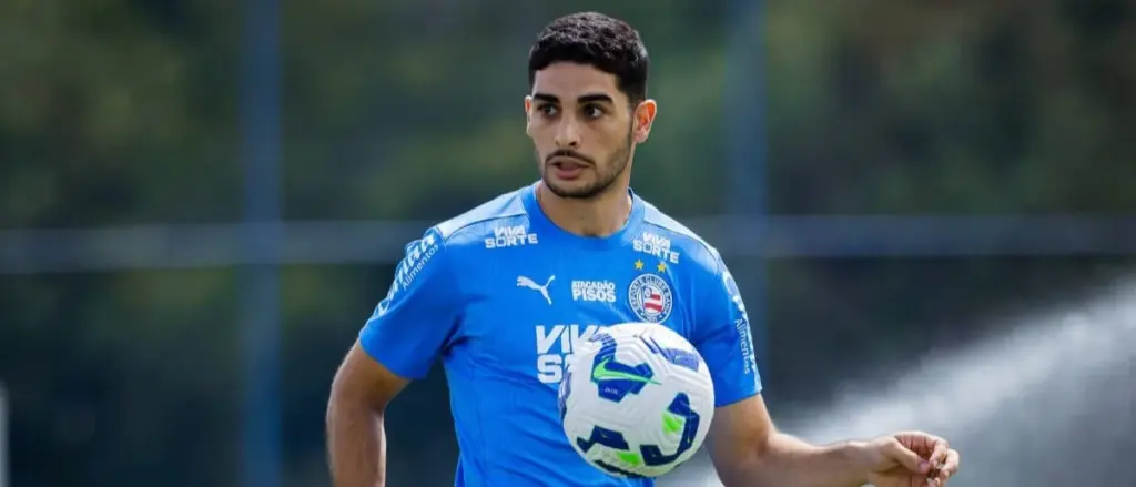Meia do Bahia inicia transição para voltar a entrar em campo