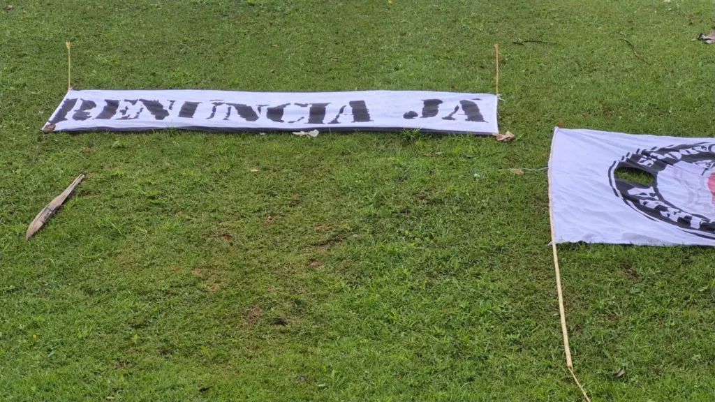 Torcida da Ponte Preta protesta no Moisés Lucarelli