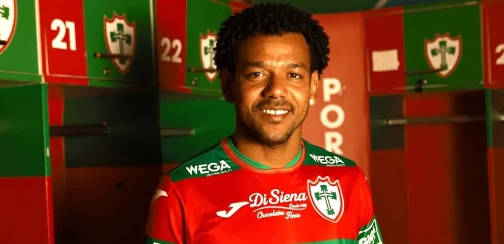 Portuguesa oficializa acerto com Romarinho, ex-Corinthians