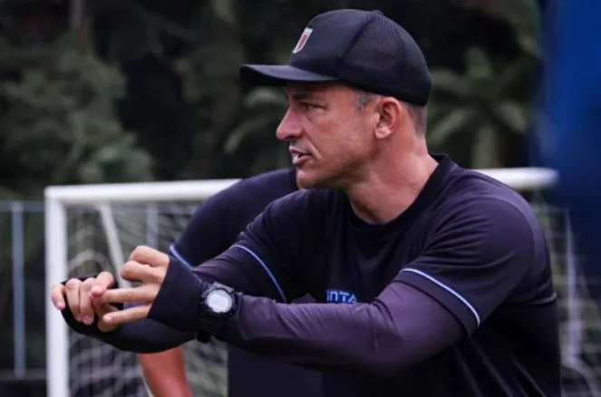 Carlos Corrêa comanda o Blumenau