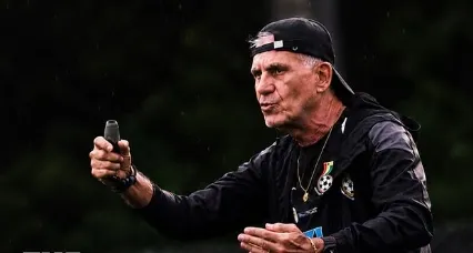 Carlos Queiroz segue no comando da seleção de Gana