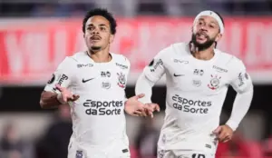 Kaio César encerra jejum de 14 anos do Corinthians