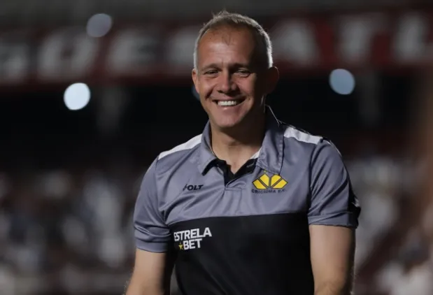 Eduardo Baptista comanda o Criciúma na Série B