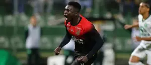 Petraglia trava renovação de Viveros com o Athletico-PR