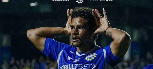 Atacante do São José comemora classificação à semifinal