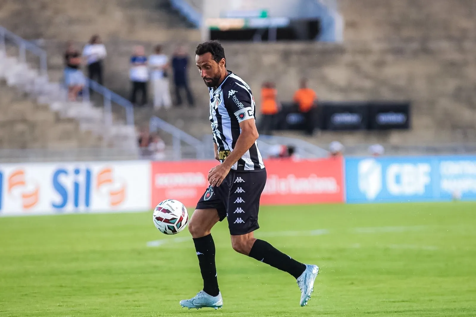 Nenê cobra personalidade do Botafogo-PB após derrota para o Floresta (Fotos: João Neto / Botafogo-PB)