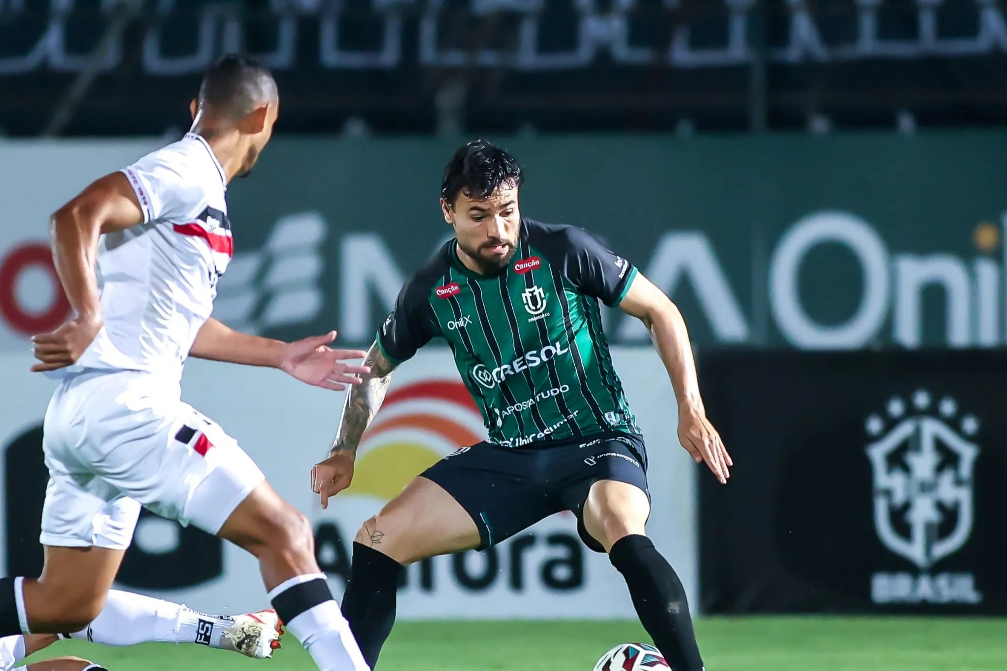 O Santa Cruz venceu o Maringá por 1 a 0 na noite deste sábado (12), no Estádio Willie Davids, em Maringá (Foto: Fernando Teramatsu//MFC)