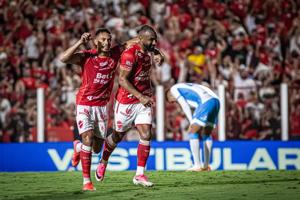 Vila Nova 2 x 0 Londrina - Líder pisando no acelerador!