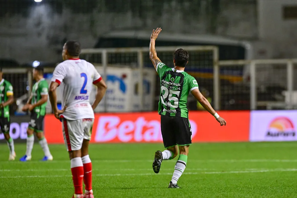 América-MG bate Náutico Série B