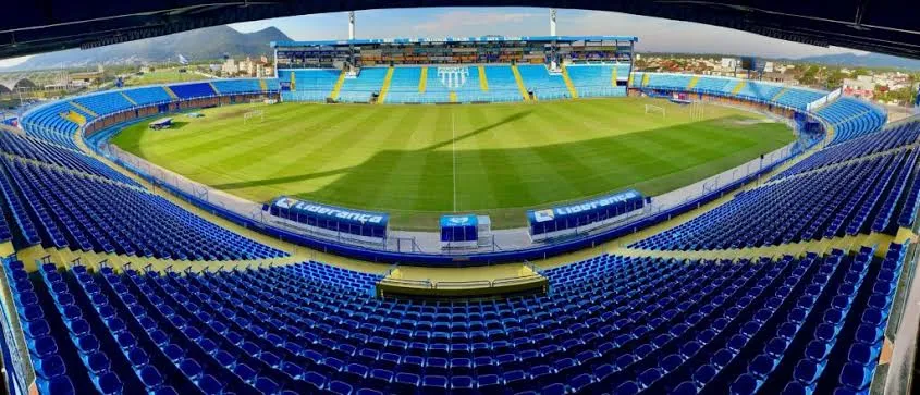 Avaí celebra 103 anos com festa na Ressacada e novo uniforme