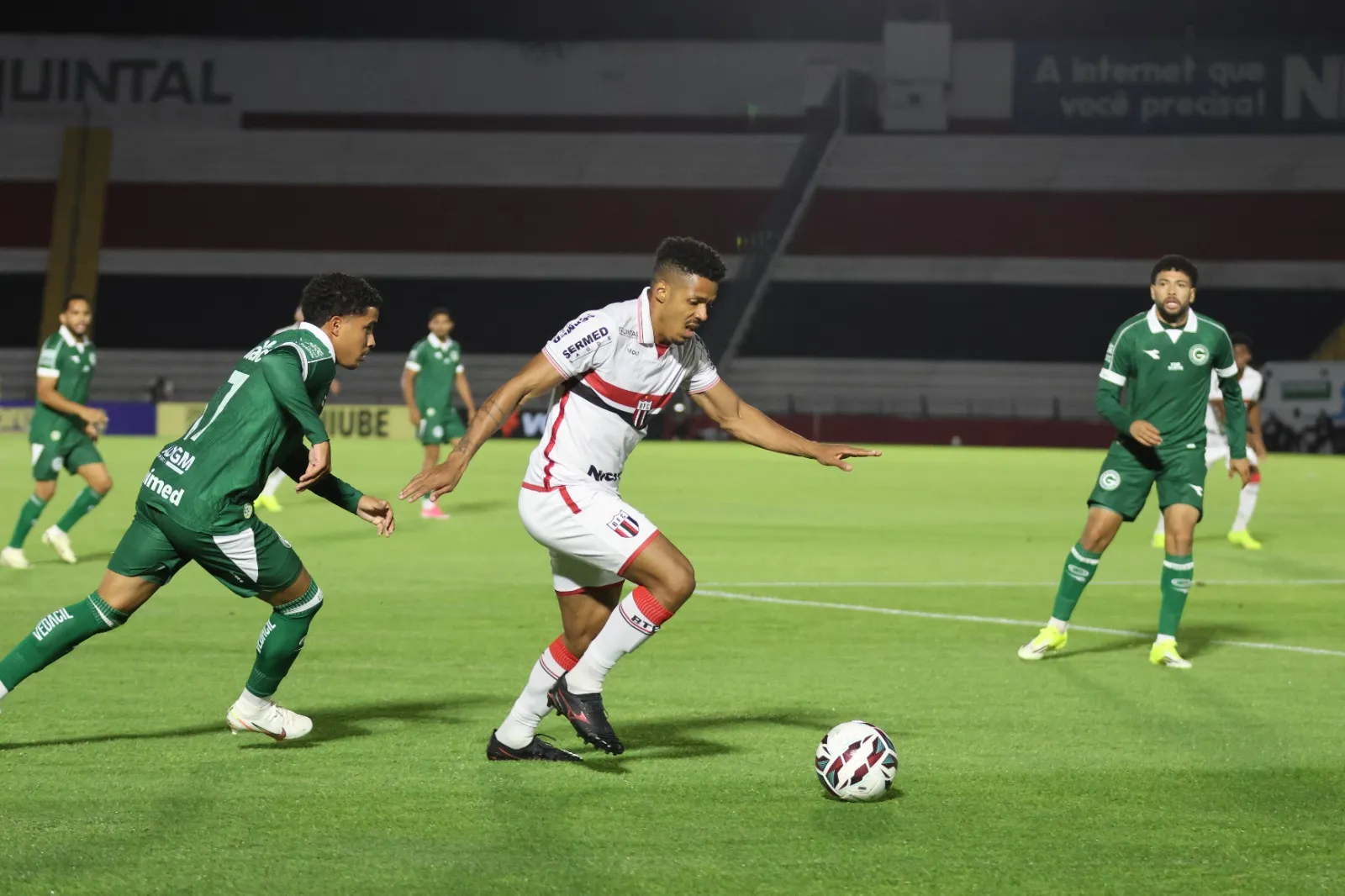 Botafogo 1 x 3 Goiás-GO - Recuperação alviverde na Série B 3 Botafogo-SP Goiás Série B