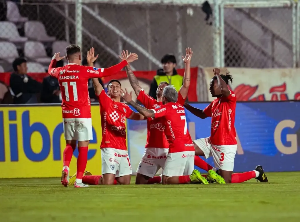 Cienciano-PER 2 x 0 Montevideo City Torque-URU - Peruanos encaminham vaga 3 Cienciano Montevideo City Torque Sul-Americana