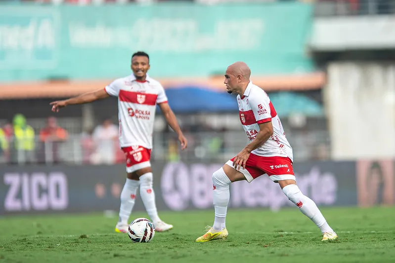 CRB 3 x 0 Cuiabá - Galo domina Dourado e encosta no G6 2 crb cuiaba francisco cedrim 2
