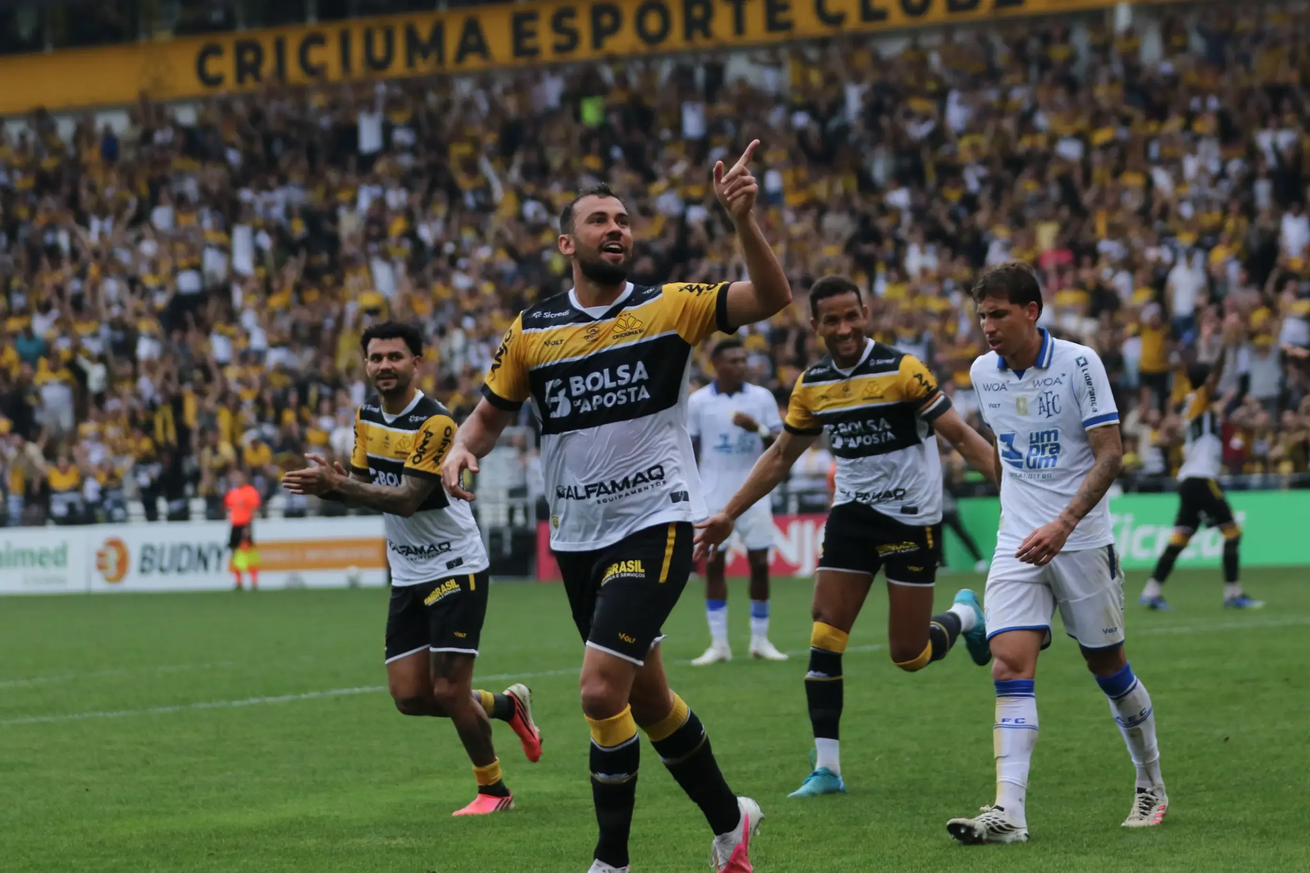 Criciúma supera Avaí clássico Série B