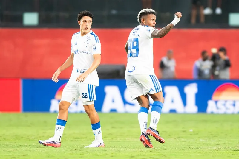 Vitória 1 x 3 Cruzeiro - Raposa bate Leão de virada e se mantém no G6 3 cruzeiro vitoria celo gil 1