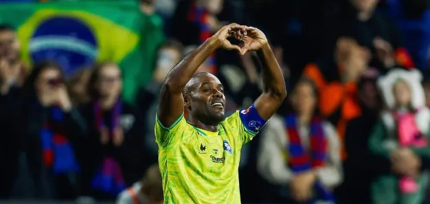 Vagner Love recebe festa de despedida pelo CSKA