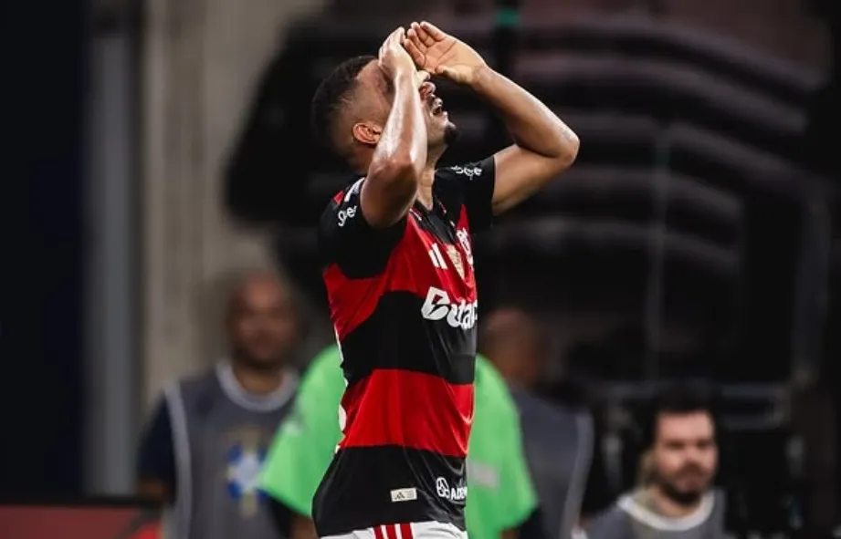 Samuel Lino marcou o gol da vitória
