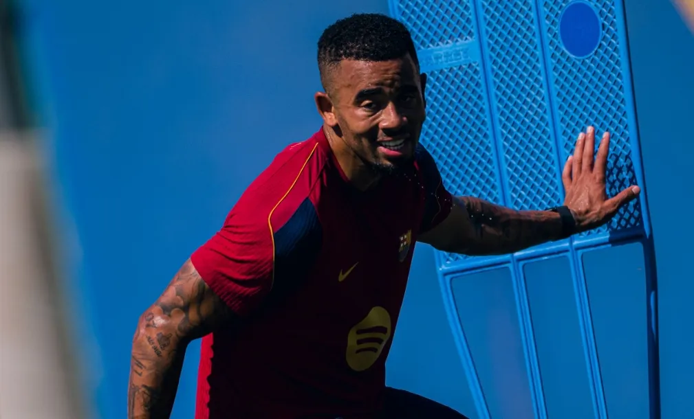 Gabriel Jesus é elogiado no Barcelona