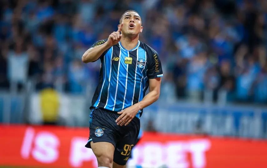 Vitória x Grêmio - Onde assistir, escalações e horário no Brasileirão