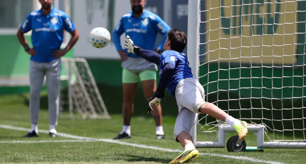 Bruno Bertinato em treino pelo Palmeiras