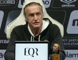 Cuca admite priorizar Sul-Americana, caso Santos supere o Atlético-MG na quarta-feira