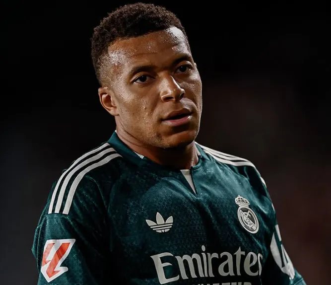 Mbappé explica gesto com camisa em apoio a Ceuta: 
