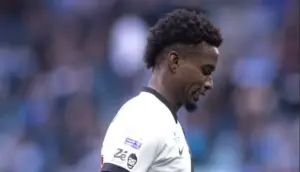 Thiago Mendes sofre ataques racistas após postagem sobre o Boca