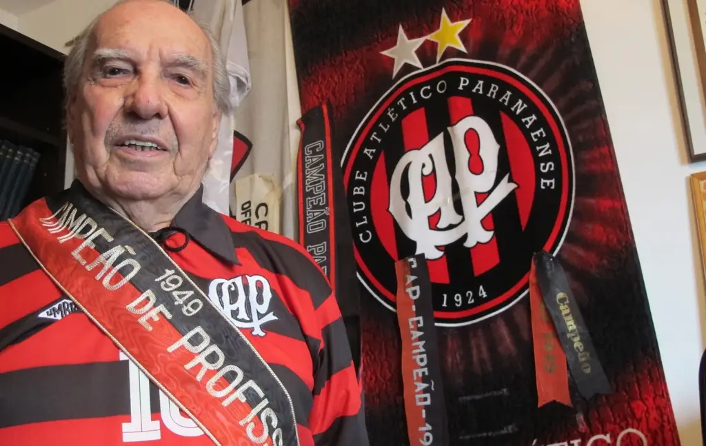 Luto! Último remanescente do ataque de 103 gols do Corinthians de 1951, morre aos 102 anos
