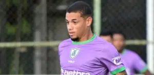 Lateral retorna ao Fluminense após passagem pelo América-MG