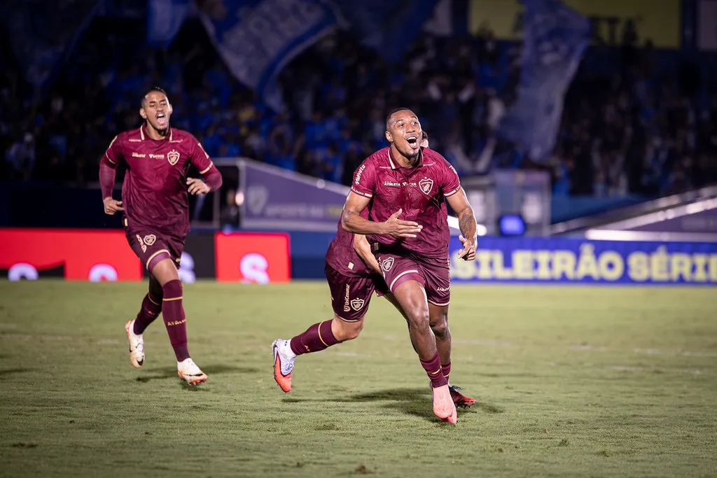 Londrina atropela Ponte Preta Série B