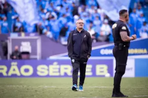 Micale lamenta derrota do Londrina e diz que merecia ao menos um ponto