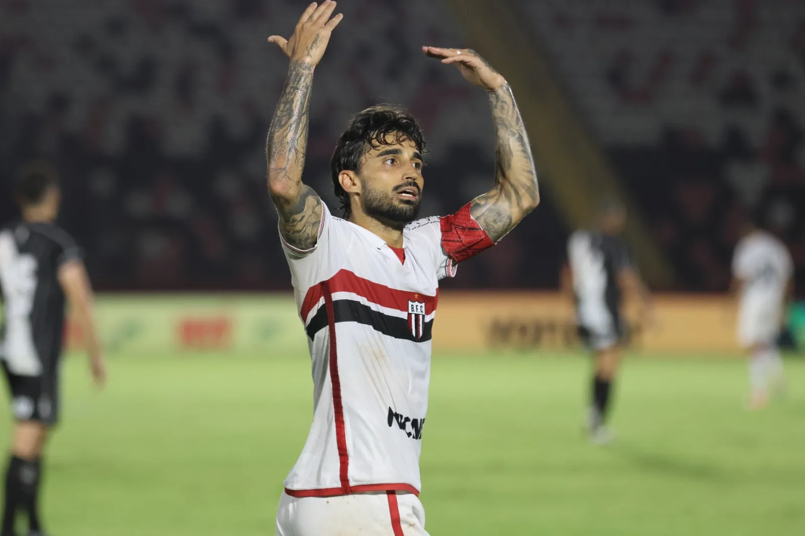 Patrick Brey comemora vitória Botafogo Série B