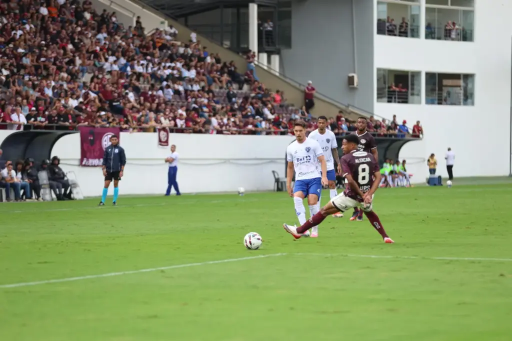Paysandu desliga técnico após nova derrota na Série C 3 Paysandu perde Ferroviária Série C