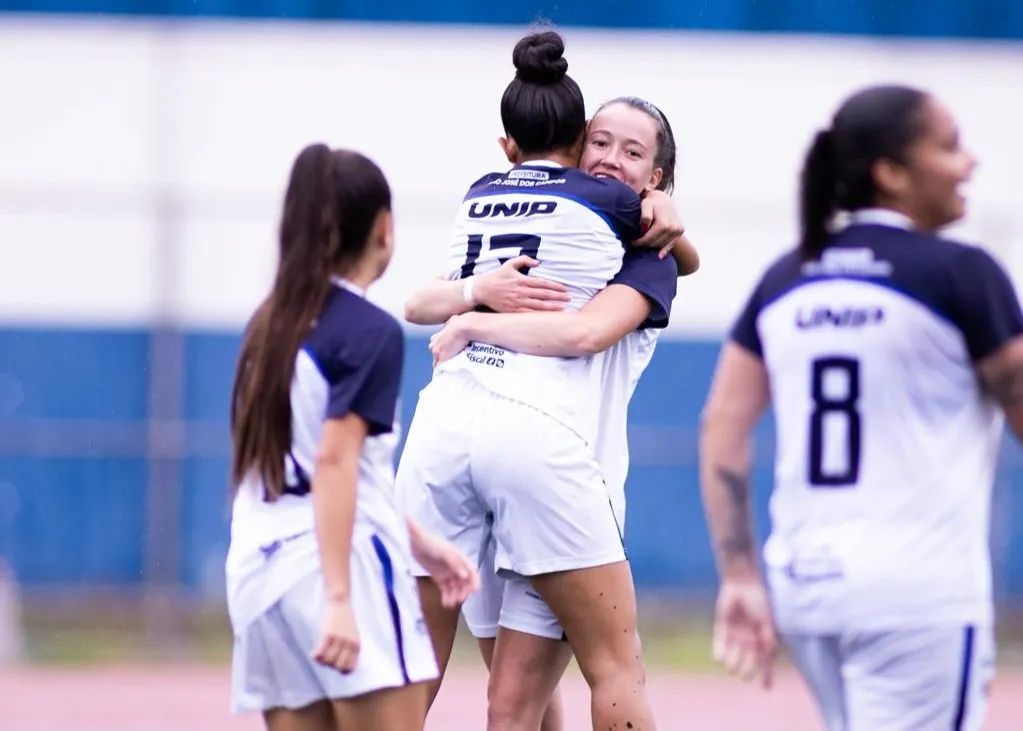 TAÇA PAULISTANA FEMININA: São José também segue 100% 3 São José mantém 100% Taça Paulistana Feminina