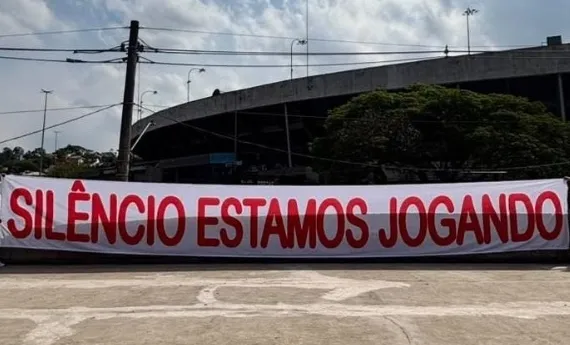 Torcida do São Paulo ironiza fala de Dorival Júnior e fica em silêncio no MorumbiS