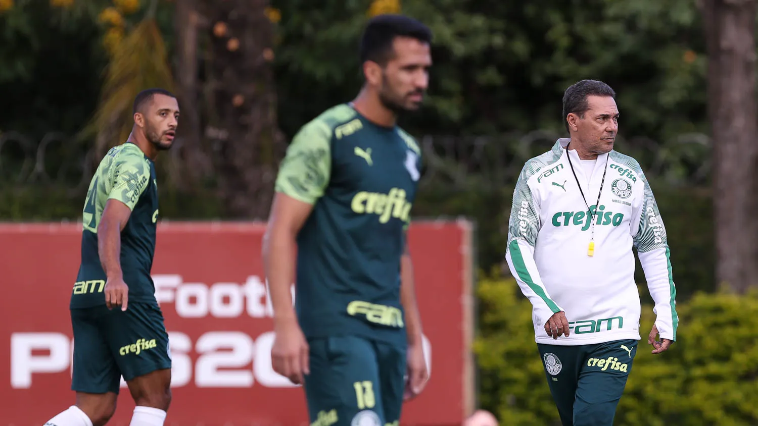 CORINTHIANS: Luxemburgo volta à pauta, mas clube nega conversas