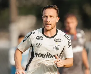 Arthur sofre lesão na coxa e desfalca o Santos diante do Flamengo