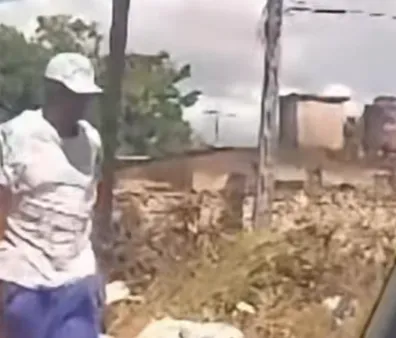 Lenda do boxe cubano é flagrado procurando comida no lixo