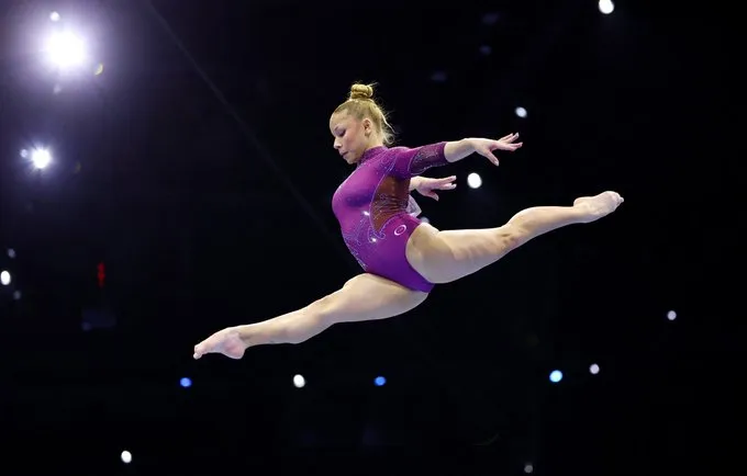 Flávia Saraiva conquista medalha de bronze no Mundial de Ginástica Artística