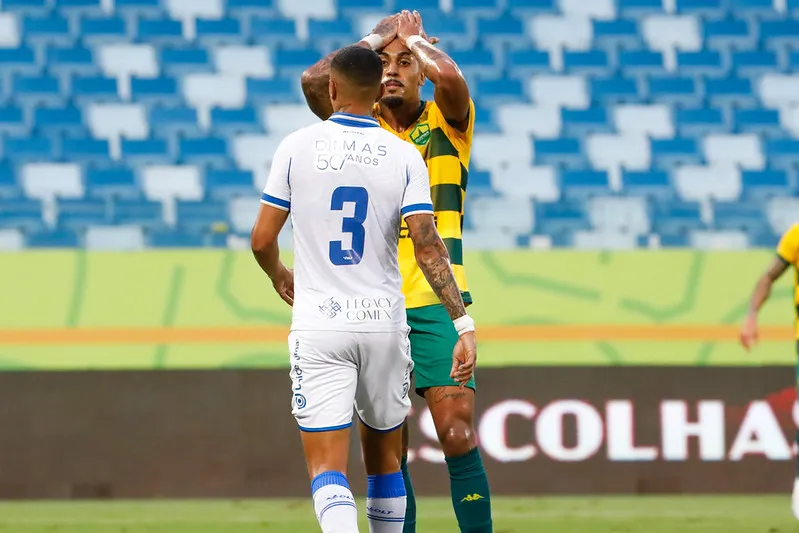 Cuiabá 0 x 1 Avaí - Leão respira no Z-4 da Série B 4 O Avaí venceu o Cuiabá por 1 a 0 neste domingo (11), na Arena Pantanal, em partida válida pela 33ª rodada da Série B (Foto: Ascom/Dourado)