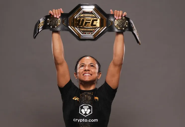 Natália Silva vence chinesa e conquista cinturão inédito para o Brasil