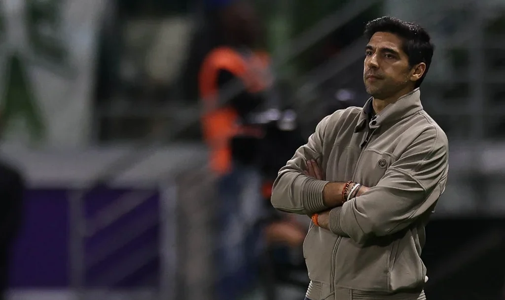 Abel cita protocolo nos pênaltis, mas Palmeiras chega à final após atuação que exige respostas